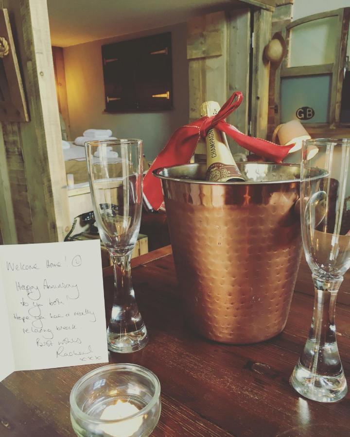 낸트위치 The Cowshed At Cheshire Boutique Barns 빌라 외부 사진
